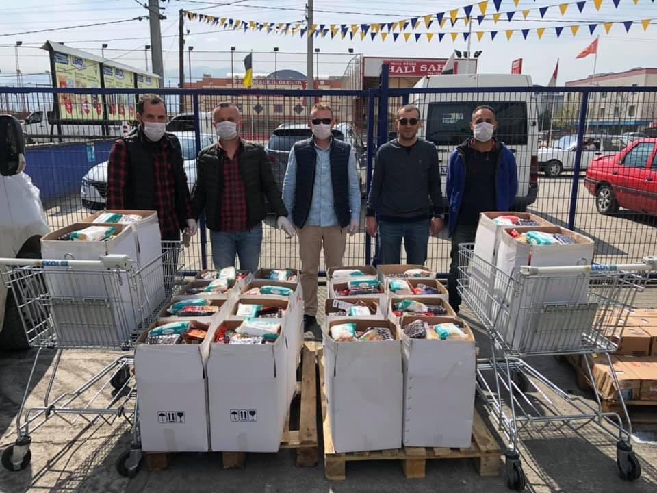 Gençler yardım için kolları sıvadı 