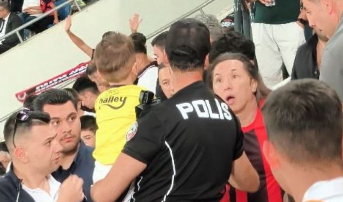 Gençlerbirliği-Fenerbahçe maçında çocuğun formasını çıkartmıştı! Tribün zorbası tescilli şarlatan gözaltına alındı