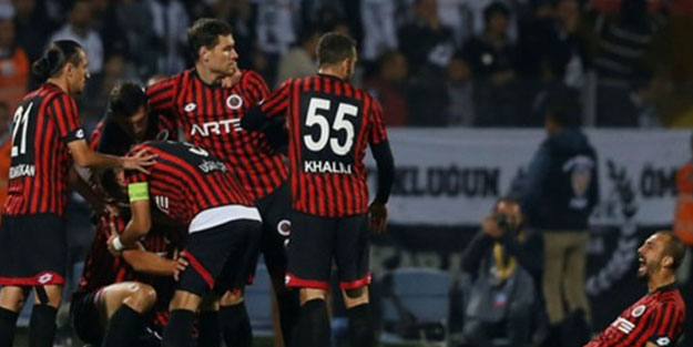 Gençlerbirliği Kasımpaşa'ya 3-1 yenilerek küme düştü