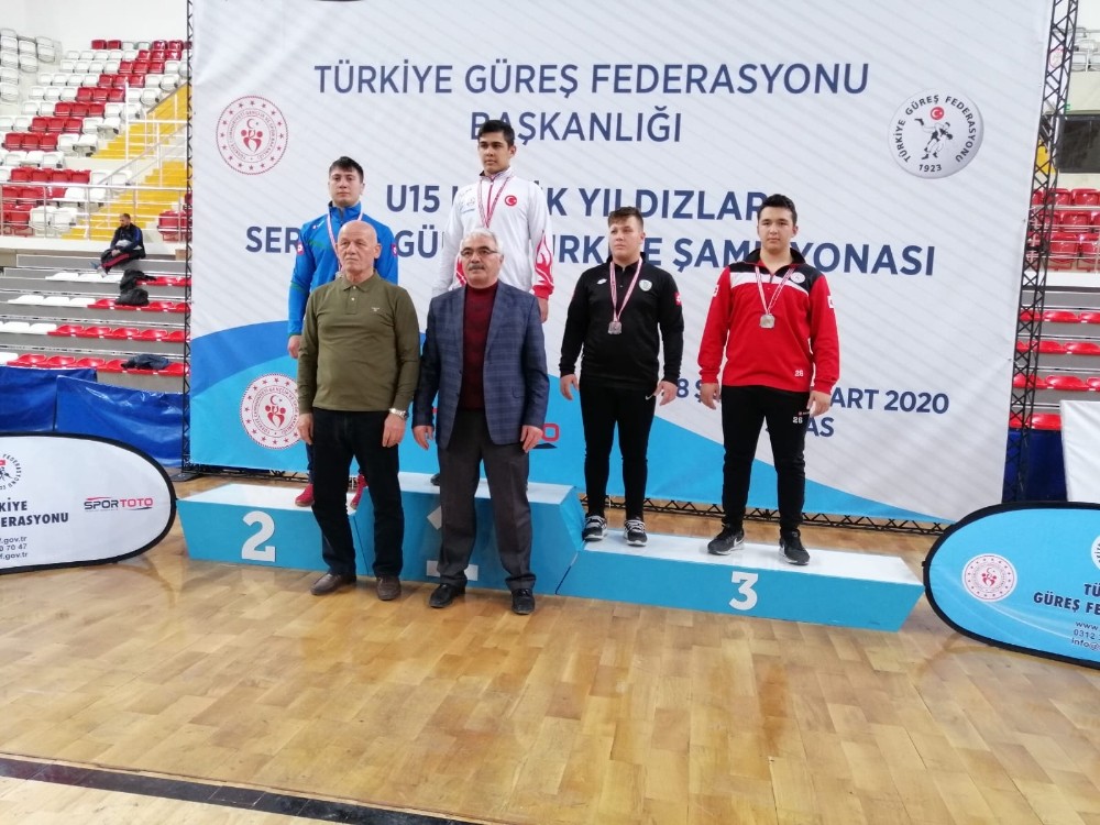 Gençlerden 2 gümüş madalya 