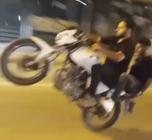 Gençlerden akıl almaz hareket!