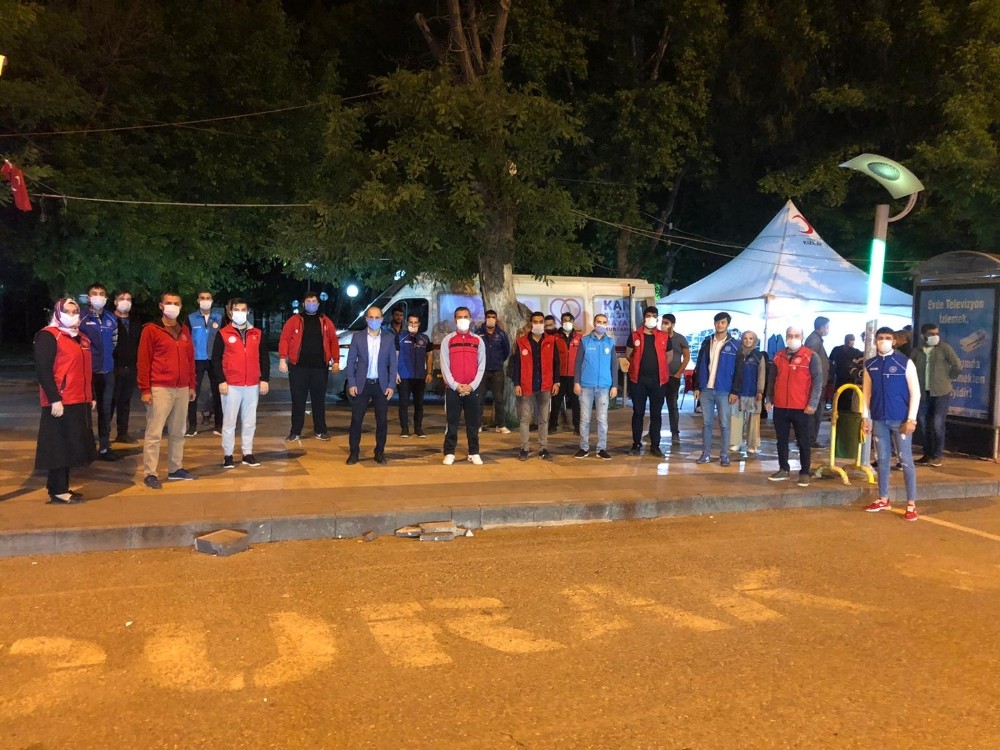 Gençlerden Türk Kızılay’ına kan bağışı 