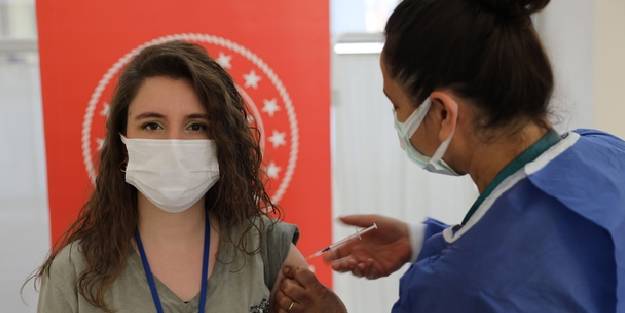 Gençlere Kovid-19 aşısı yaptırma çağrısı