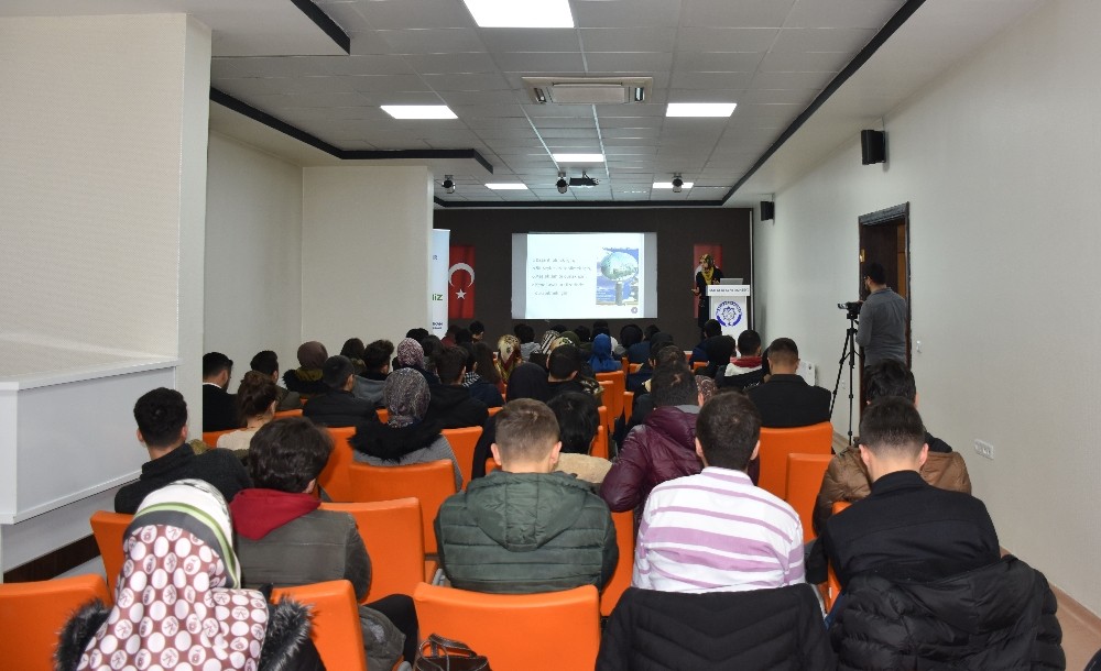 Gençlere motivasyon semineri verildi 