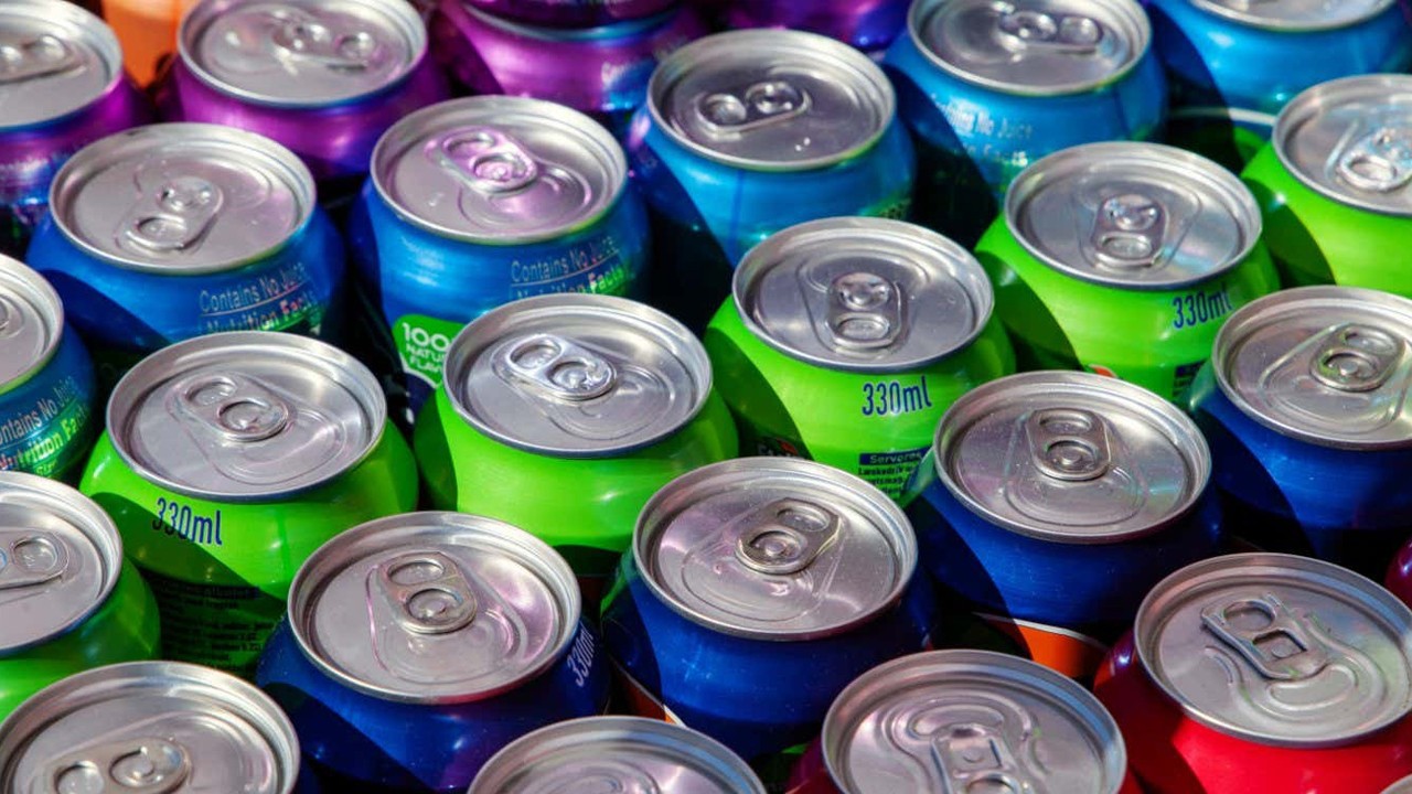 Gençleri üzecek haber! 16 yaş altına enerji içecekleri yasaklandı
