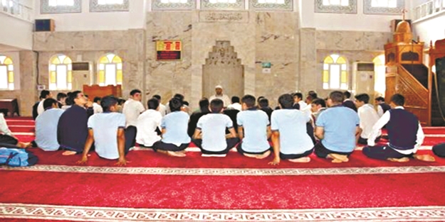 Gençlerin Camiye gelmesi sağlanmalı