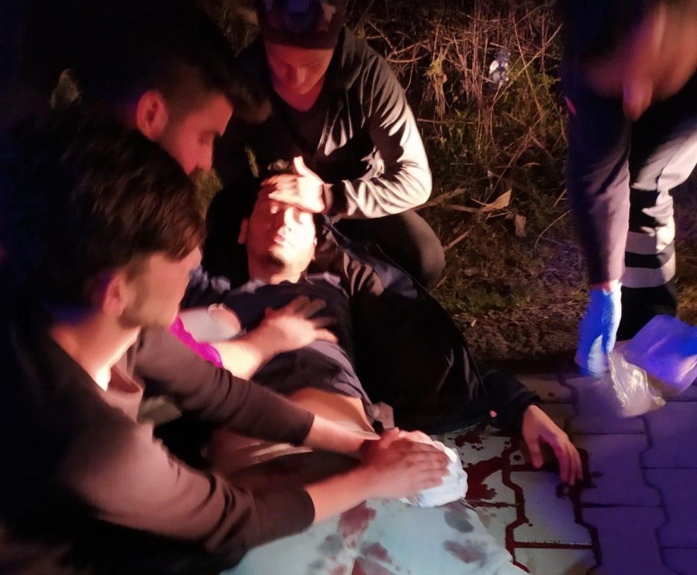 Gençlerin kız kavgasında kan aktı: 1 yaralı 