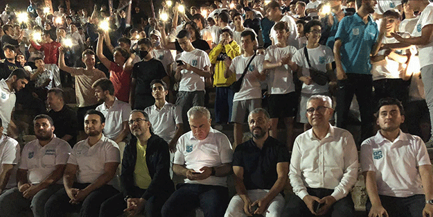 Gençlerle buluşan Gençlik ve Spor Bakanı, kamp yerini ziyaret etti