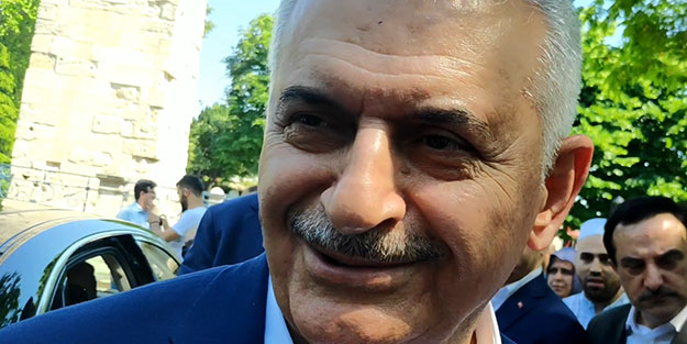 Gençlerle genç oldu 'kankalarım' diye hitap etti! Binali Yıldırım'dan İstanbul gezilerinde renkli görüntüler