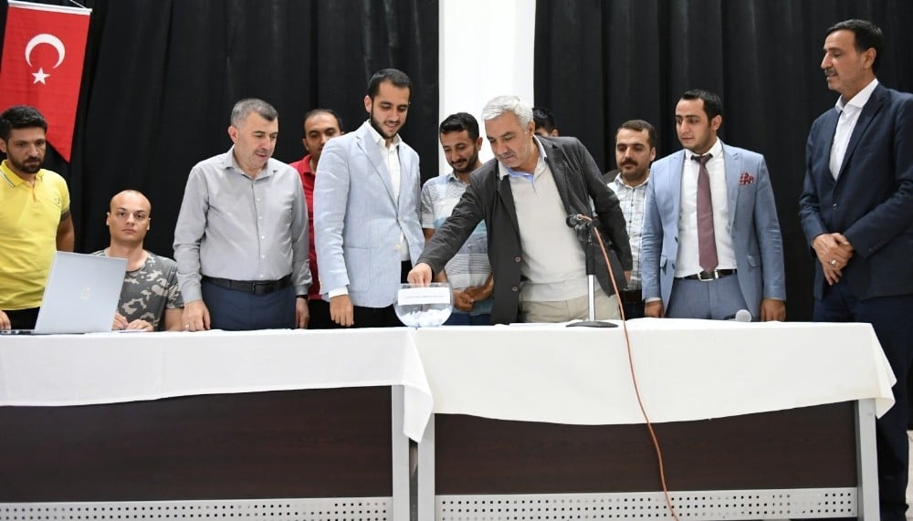 Gençlik futbol turnuvasında fikstür çekimi yapıldı 