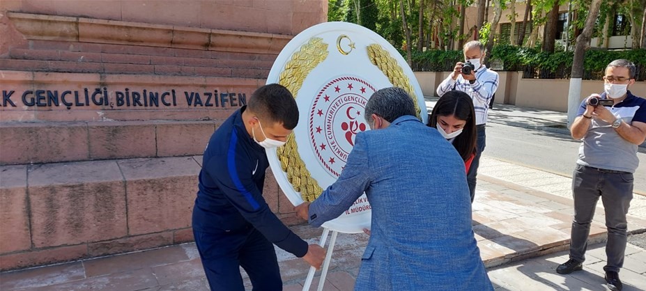 Gençlik Haftası açılışı törenle yapıldı 