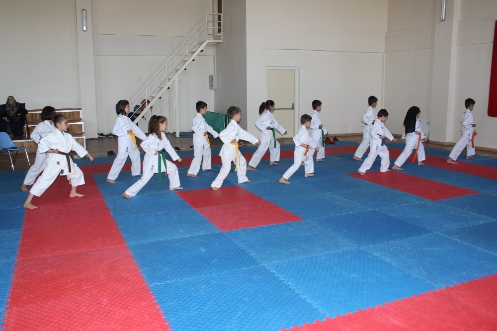 Gençlik Haftası Karate Turnuvası yapıldı 