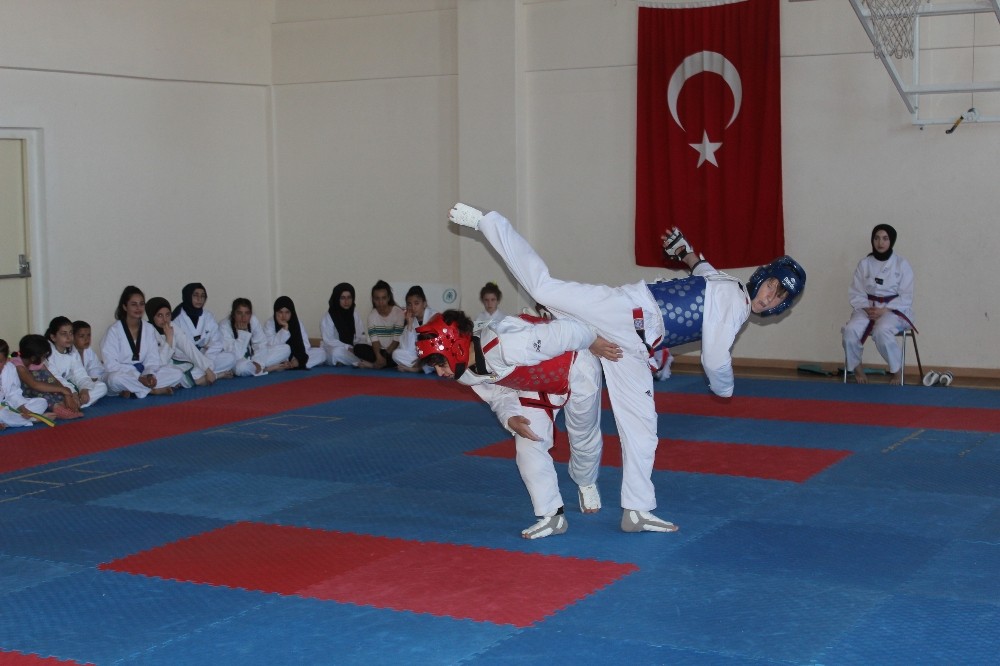 Gençlik Haftası Taekwondo Turnuvası yapıldı 