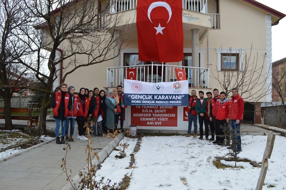 Gençlik Kervanı köy yollarında 