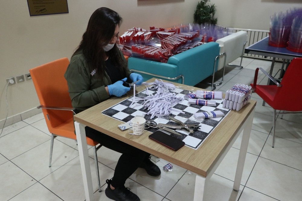 Gençlik Merkezi’nde ‘Korumalı maske’ mesaisi 