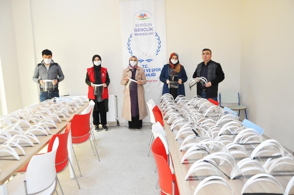Gençlik Merkezinden Sağlıkçılara destek 