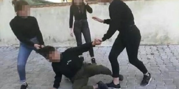 Kız öğrenciler dehşet saçtı!