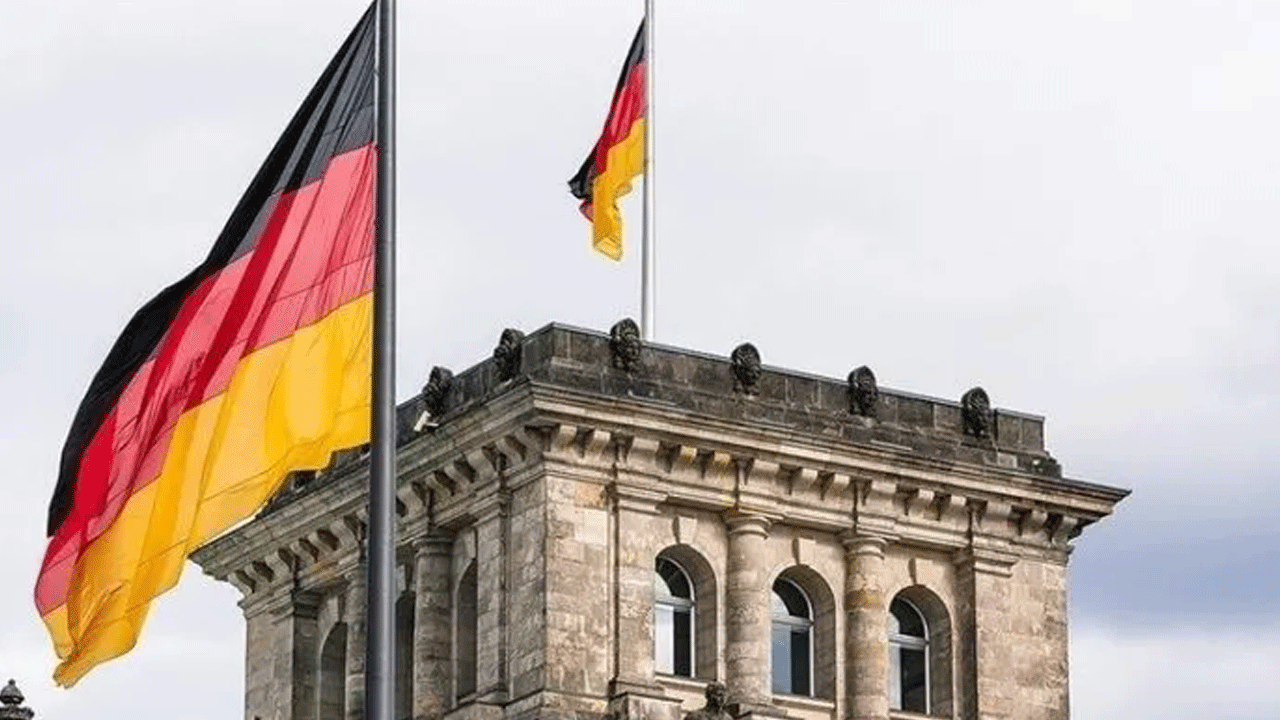 Gençlik sokakta ayağa kalktı! Berlin’de yankı uyandıran askerlik isyanı büyüyor!