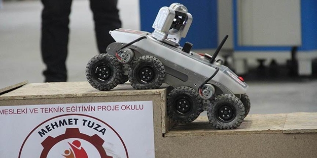 Gençlik umut vaat ediyor: Engel tanımayan insansız kara aracı yaptılar!