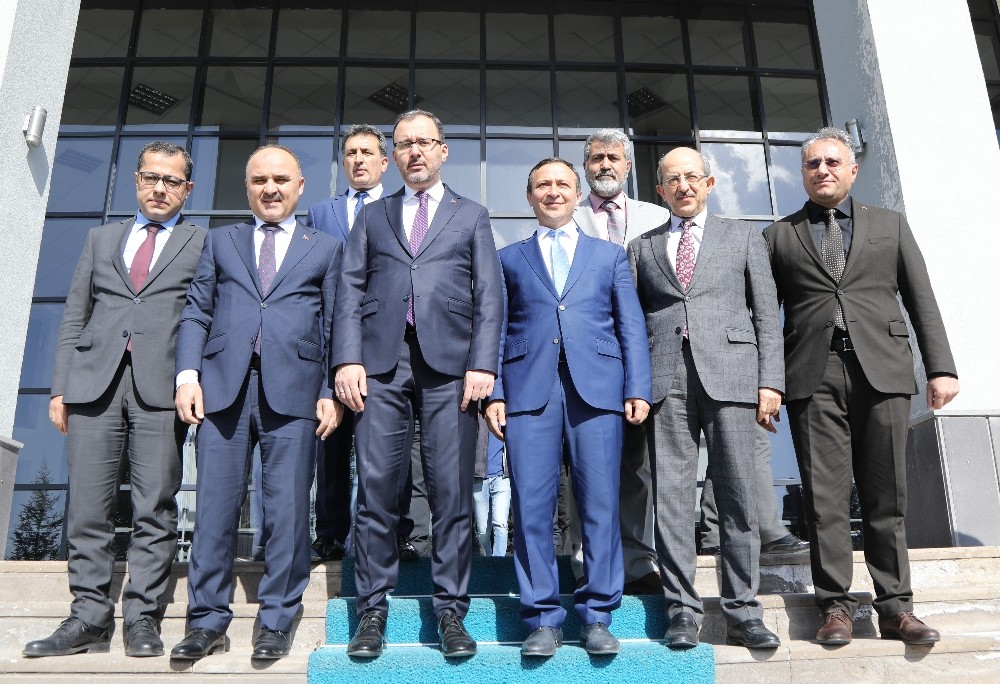 Gençlik ve Spor Bakanı Dr. Mehmet Muharrem Kasapoğlu Rektör Çalış’ı Ziyaret Etti 