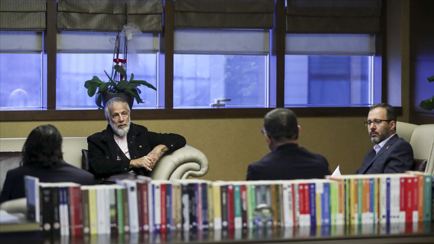 Gençlik ve Spor Bakanı Mehmet Muharrem Kasapoğlu, sanatçı Yusuf İslam ile bir araya geldi