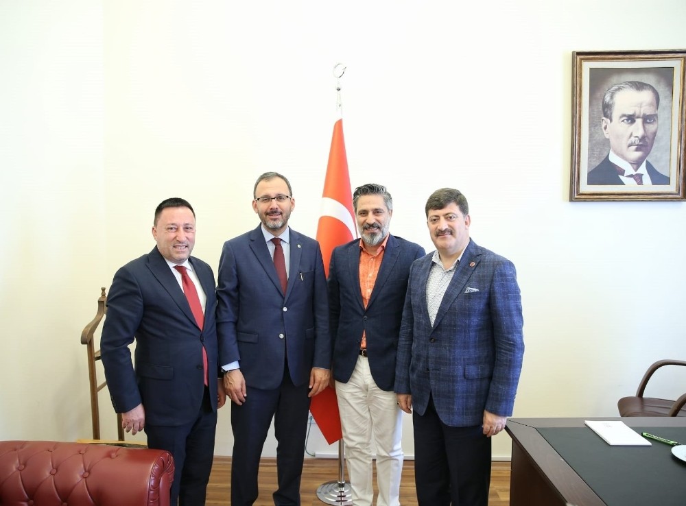 Gençlik ve Spor Bakanı Kasapoğlu’ndan Bağlar’a Spor Tesisi müjdesi 