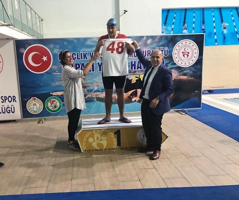 Gençlik ve Spor İl Müdürlüğü özel sporcusu yüzme yarışlarında birinci oldu 