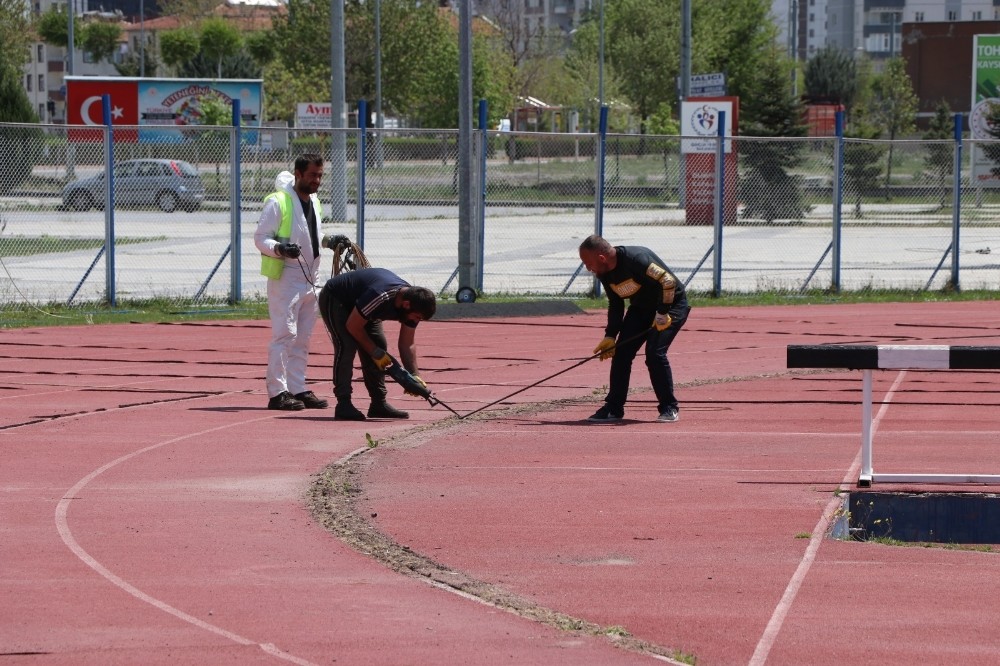 Gençlik ve Spor İl Müdürlüğü tesislerinde bakım çalışmaları sürüyor 