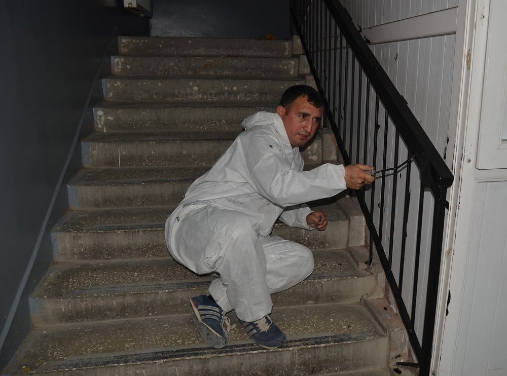 Genel müdür aldı eline fırçayı ve tüm okulu boyadı 