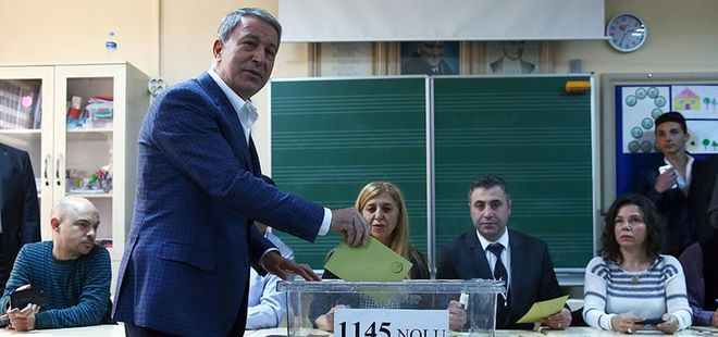 Genelkurmay Başkanı Hulusi Akar oyunu kullandı