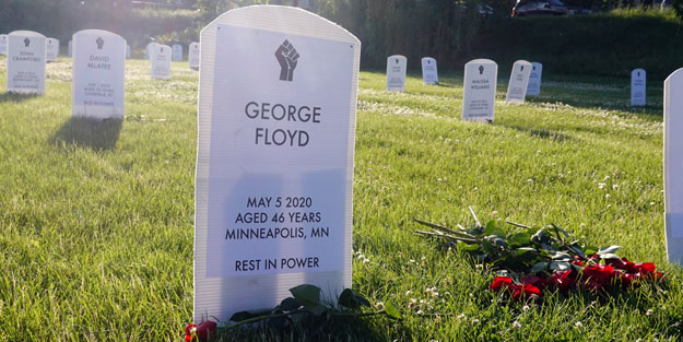 George Floyd toprağa verildi