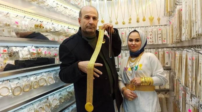 Gerçeğinden farkı yok! 800 bin liralık altın kemeri 700 liraya satıyorlar