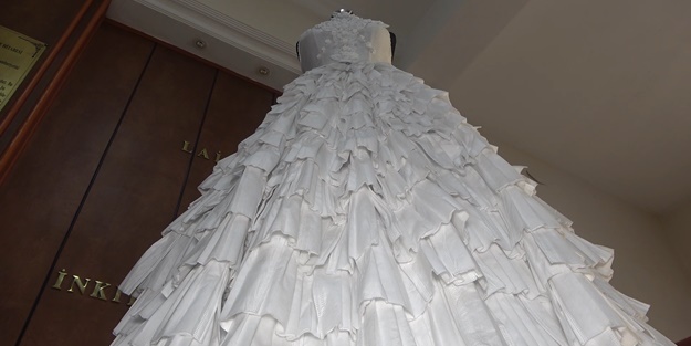 Gerçeğinden farkı yok! Üretim hatası maskelerden öyle bir şey yaptı ki...