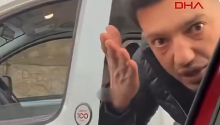 Gerçek görüntüler ortaya çıktı! Trafik linciyle hayatı karartıldı!