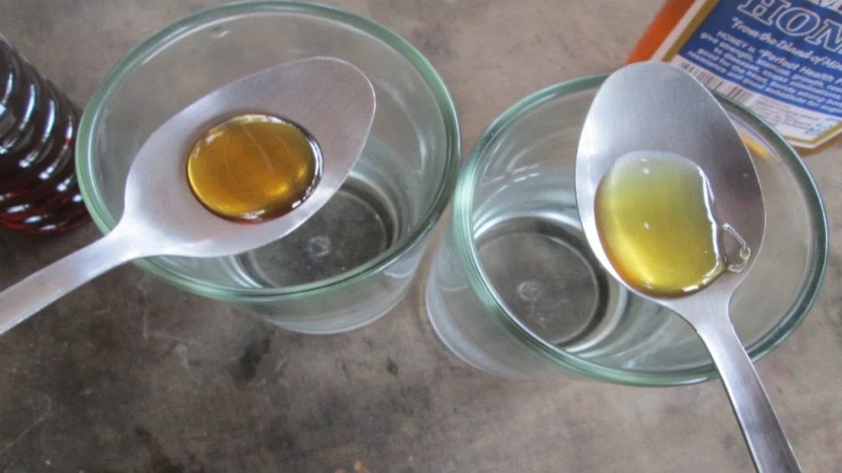 Gerçek mi diye öğrenmek istiyorsanız hemen deneyin! Sahte bal bu yöntemle şıp diye meydana çıkıyor