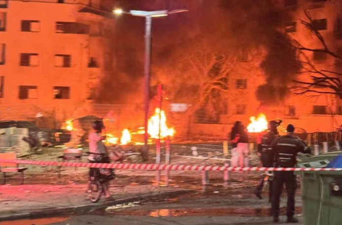 "Gerçek Vaat-4" Kasırgası: İşgalci ve Banisi ABD Alevler İçinde!