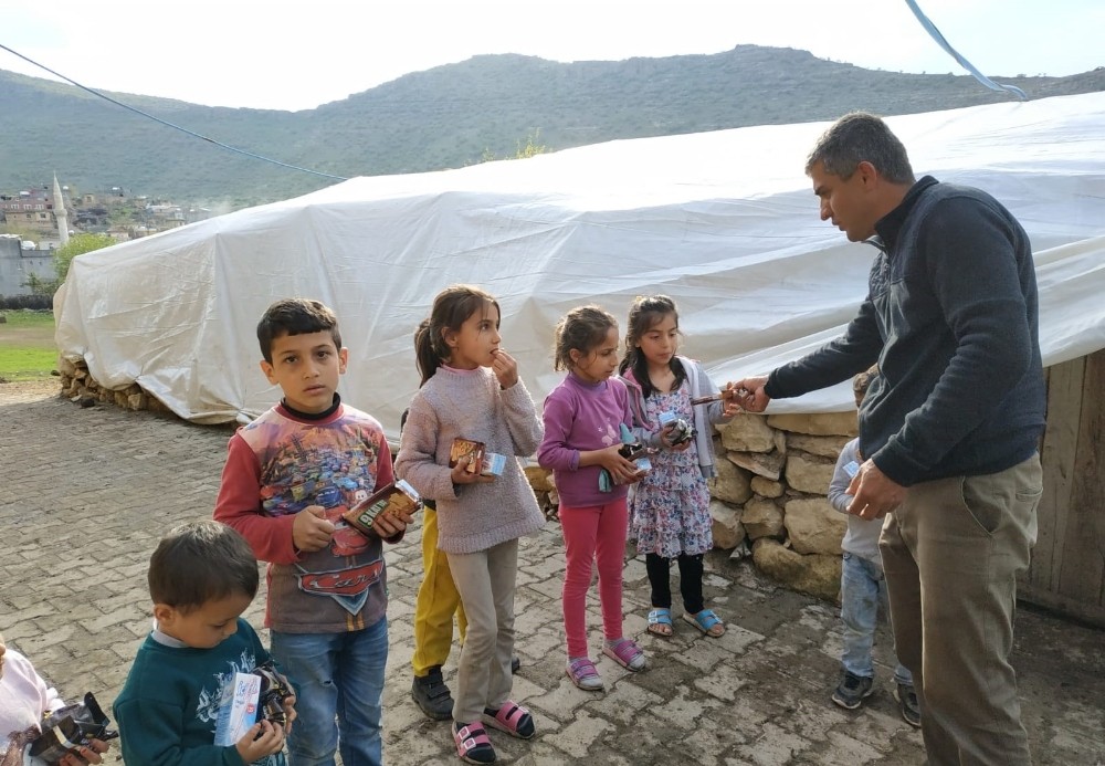 Gercüş Yatılı Bölge Ortaokulundan ihtiyaç sahibi ailelere gıda yardımı 