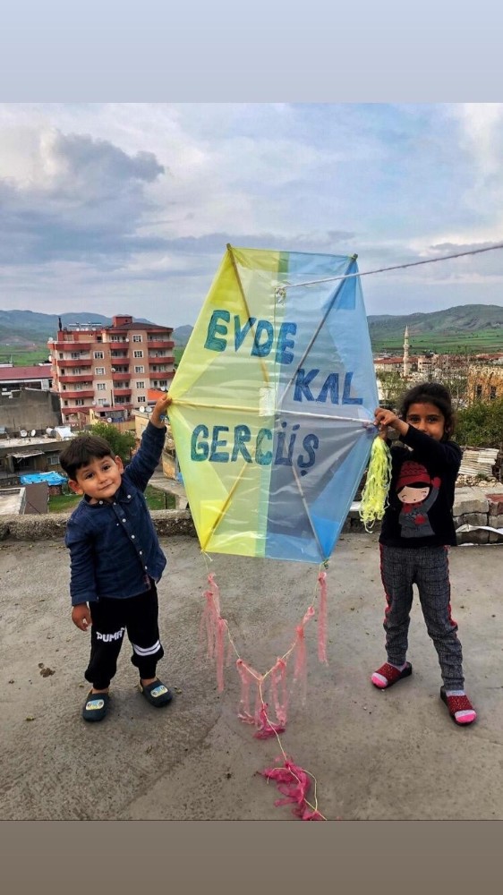 Gercüşlülere uçurtmayla evde kal çağrısı 