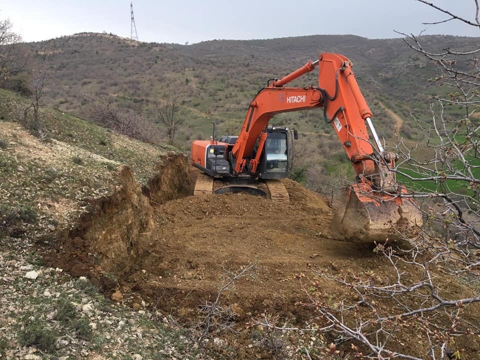 Gercüş’te arazi yolu yapımına başlandı 