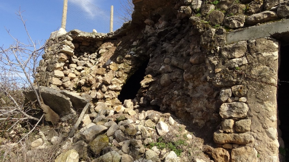 Gercüş’te asırlık su değirmeni bakımsızlıktan çürüyor 