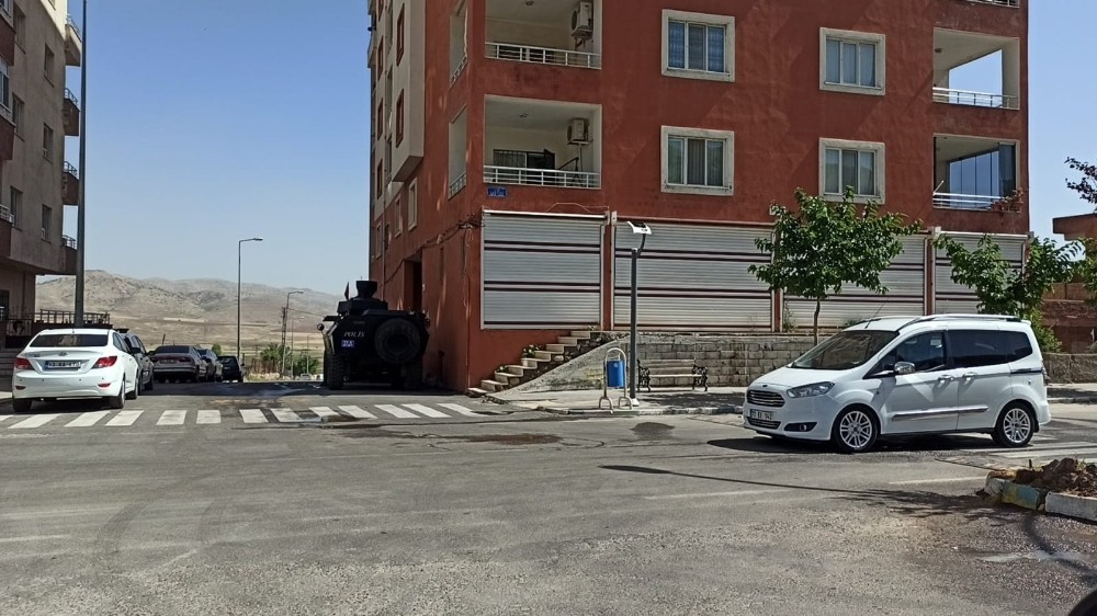 Gercüş’te bir apartman karantinaya alındı 