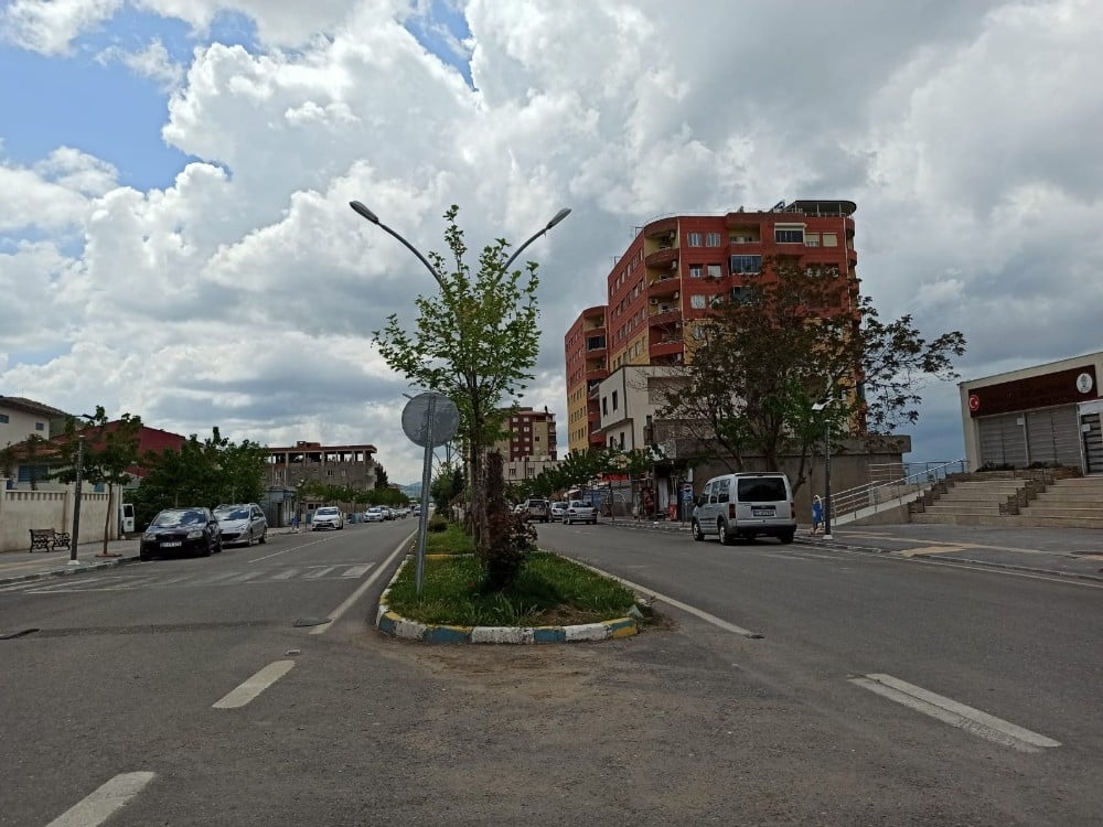 Gercüş’te cadde, sokak ve parklar boş kaldı 