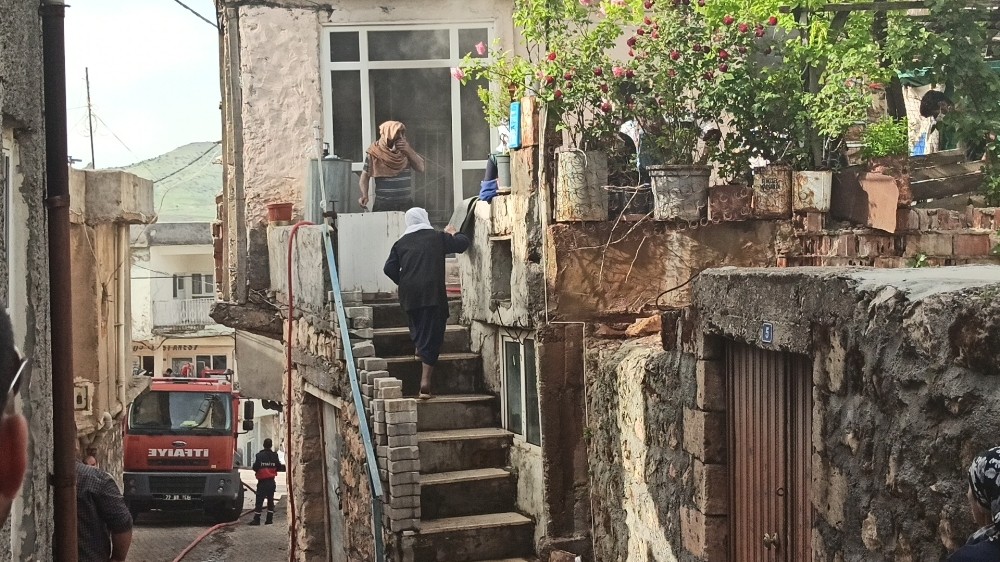 Gercüş’te ev yandı tüm eşyalar kullanılamaz hale geldi 