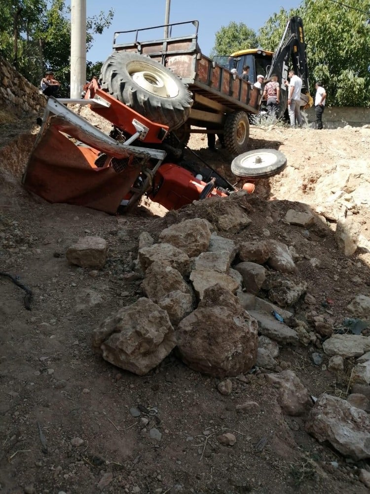 Gercüş’te freni boşalan traktör şarampole yuvarlandı 