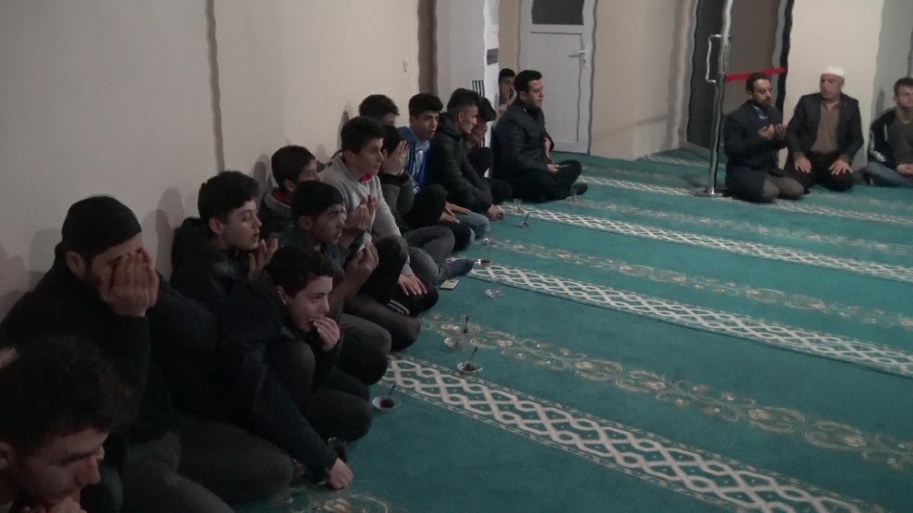 Gercüş’te gençler sabah namazında buluştu 