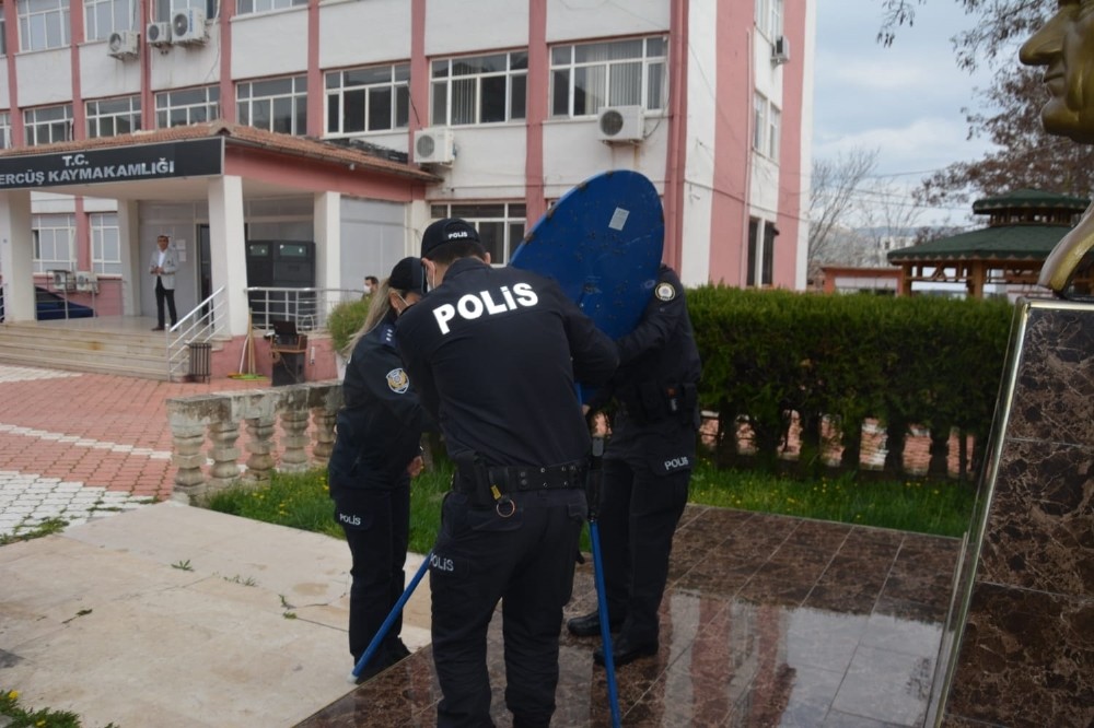 Gercüş’te korona virüs önlemli Polis Haftası kutlaması 