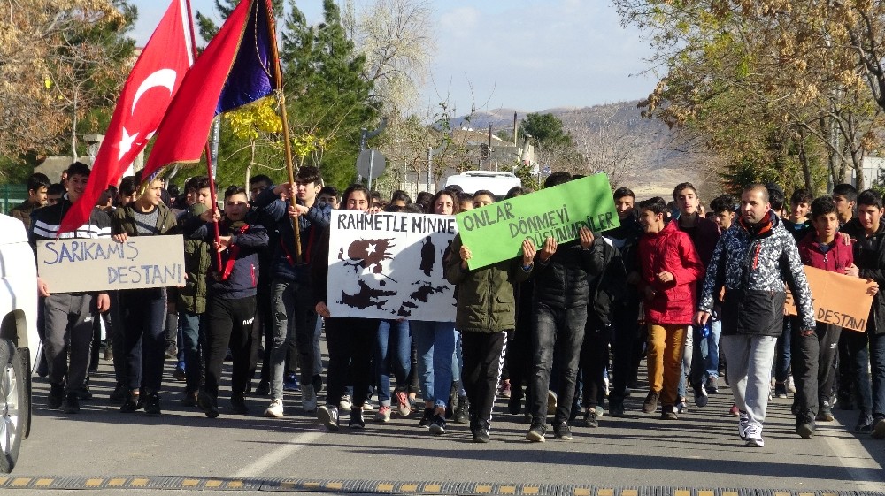 Gercüş’te lise öğrencileri Sarıkamış şehitleri için yürüdü 