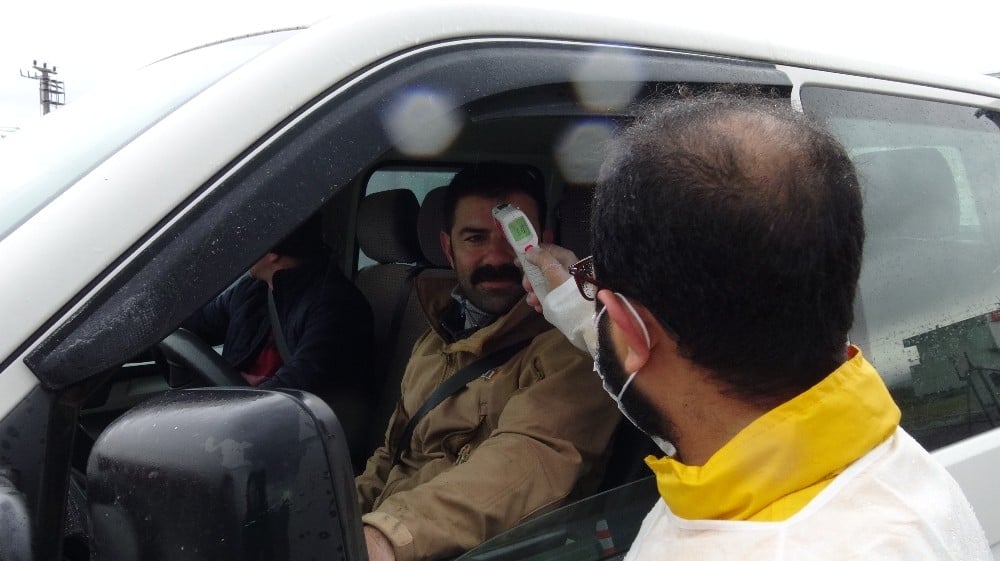 Gercüş’te sürücü ve yolcuların ateşleri ölçüldü 