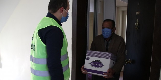 Gerede Belediyesi, ihtiyaç sahiplerine erzak kolisi dağıttı 