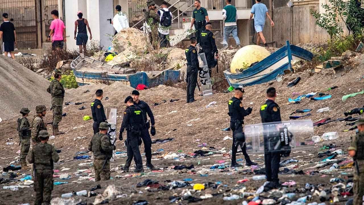 Geri adım attılar! Grande-Marlaska kapıyı gösterdi, binlerce kaçak Fas'a döndü!
